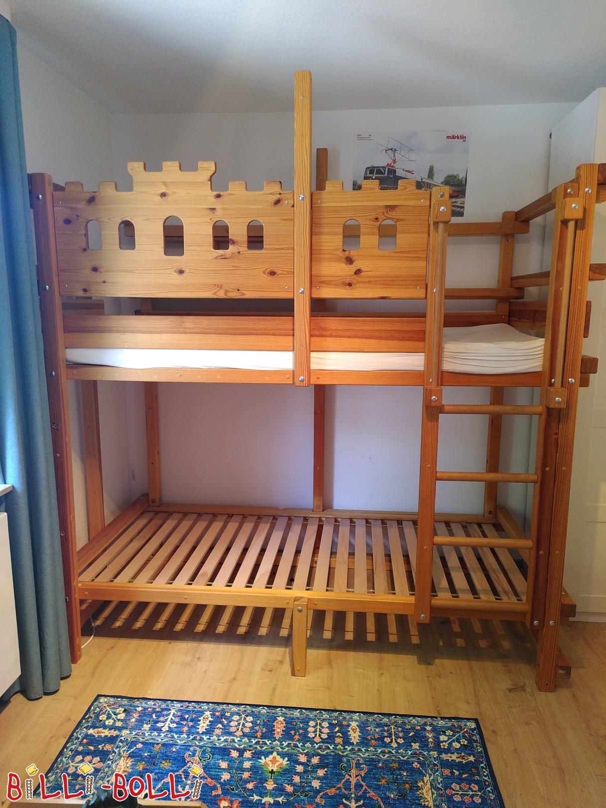 Ad 7138: Oiled-waxed pine bunk bed Knight's castle with slide, crane and seat Oiled-waxed pine bunk bed Knight's castle with slide, crane and seat (Category: Bunk Bed pre-owned)